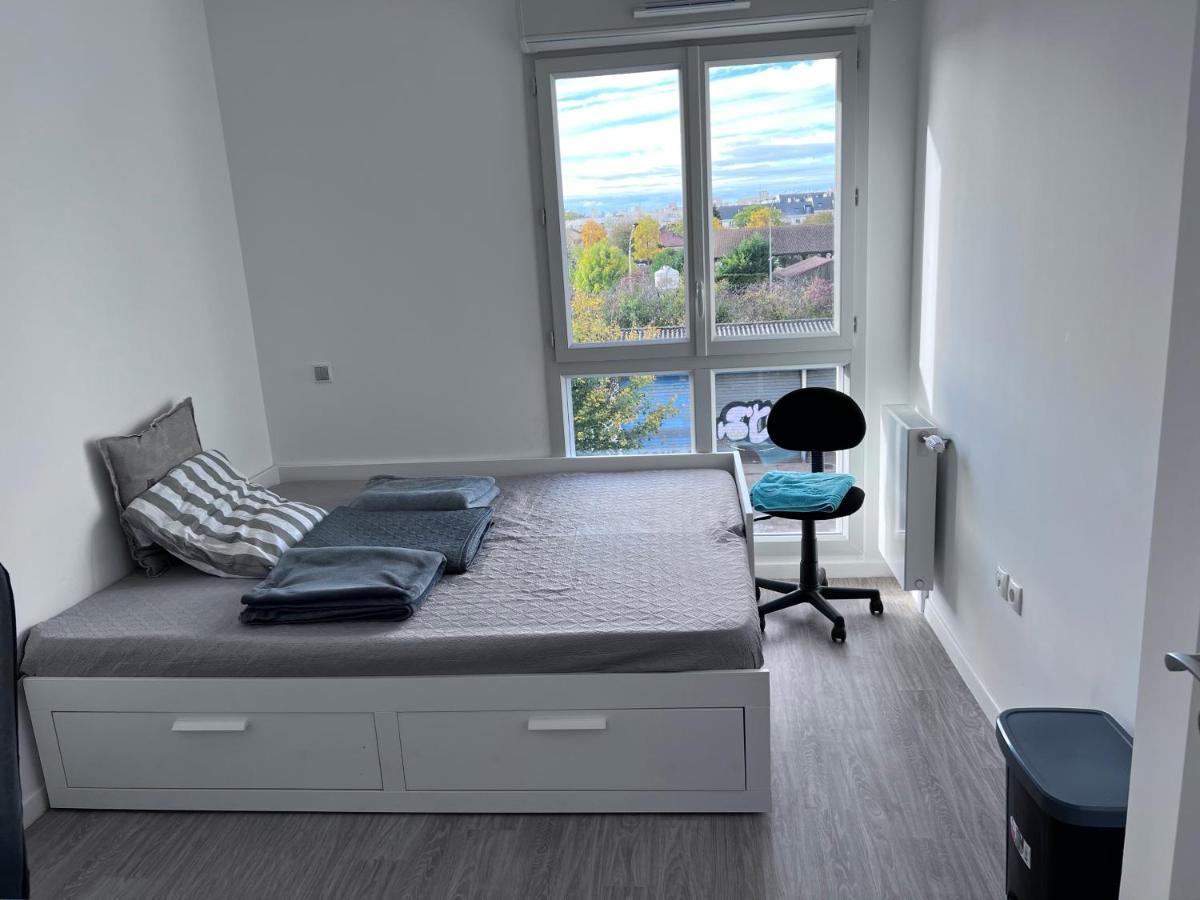 Chambre Privee Dans Un Appartement A 37 Min De Champs Elysees Sartrouville Exterior photo